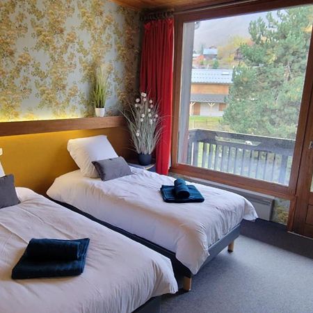 Hotel La Rua アルビエ・モントロン エクステリア 写真