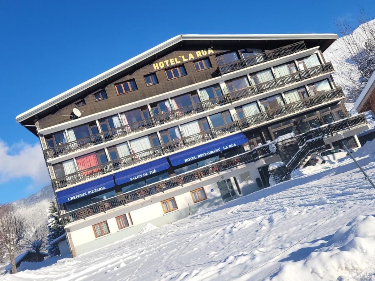 Hotel La Rua アルビエ・モントロン エクステリア 写真