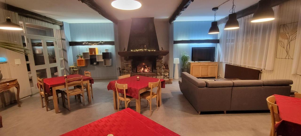 Hotel La Rua アルビエ・モントロン エクステリア 写真