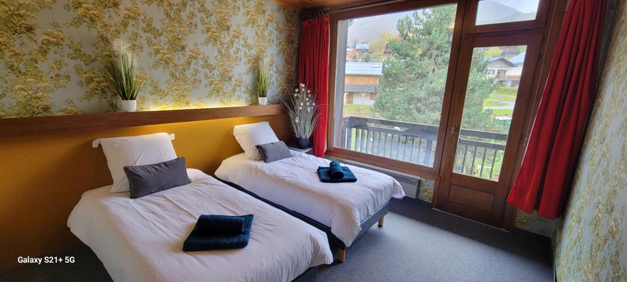 Hotel La Rua アルビエ・モントロン エクステリア 写真