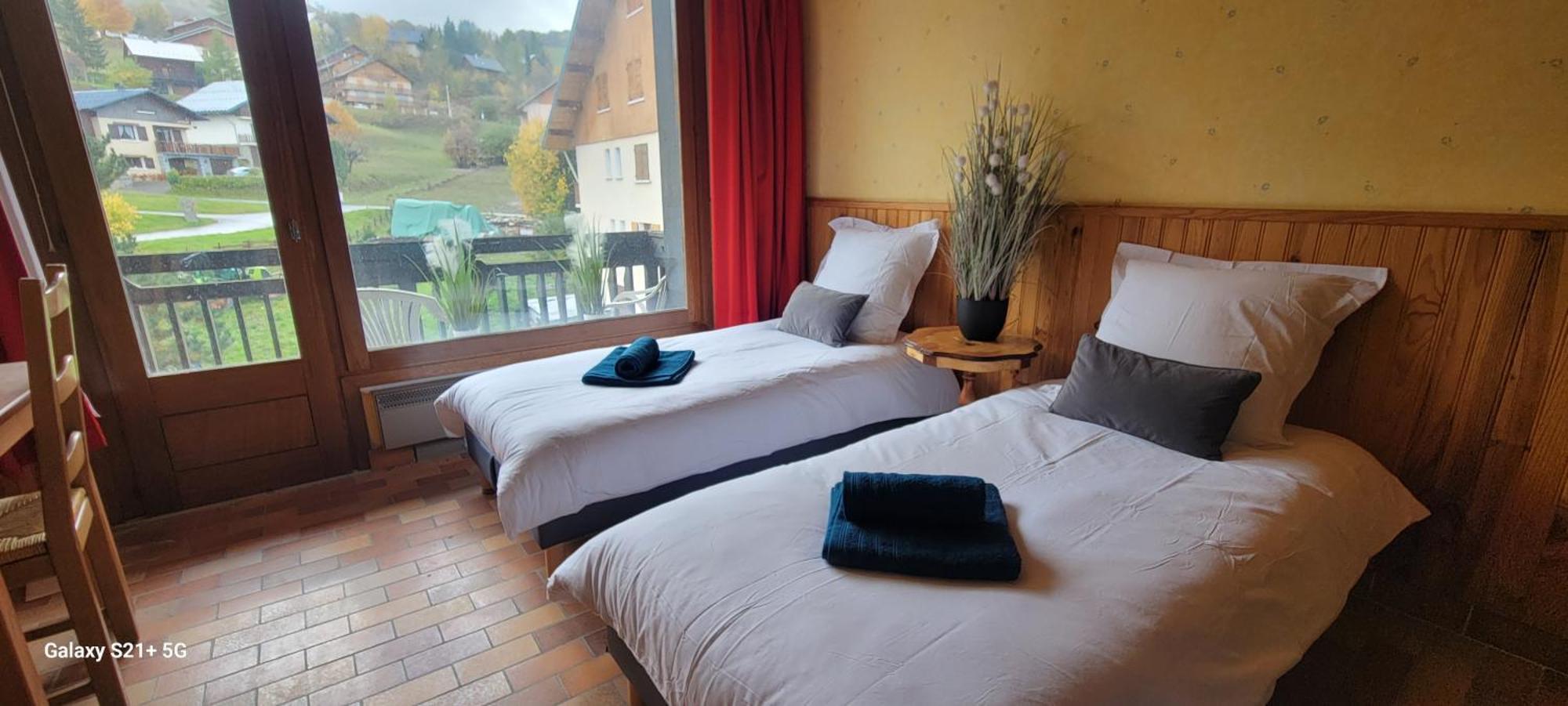 Hotel La Rua アルビエ・モントロン エクステリア 写真