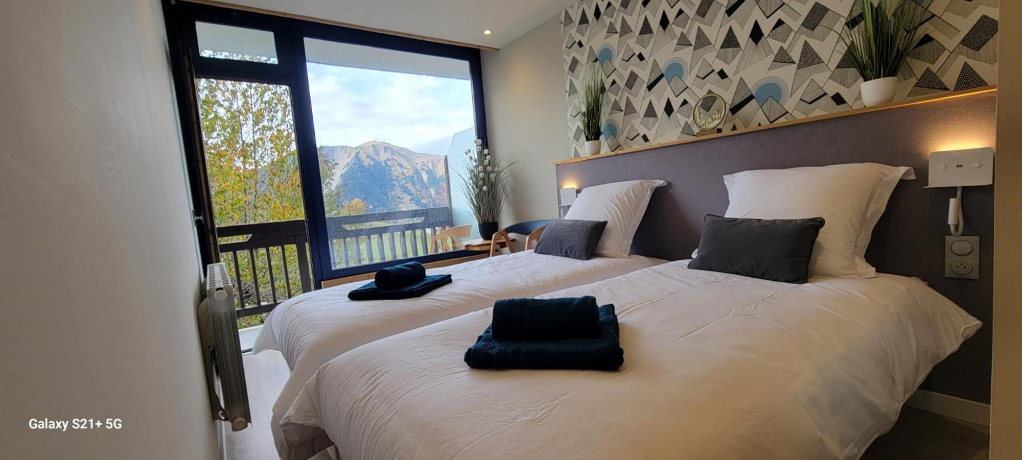 Hotel La Rua アルビエ・モントロン エクステリア 写真